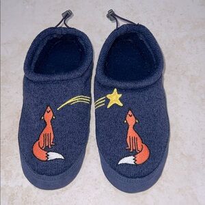LL Bean Kids wet Navy Slippers with Fox and Star Design Size 3-4